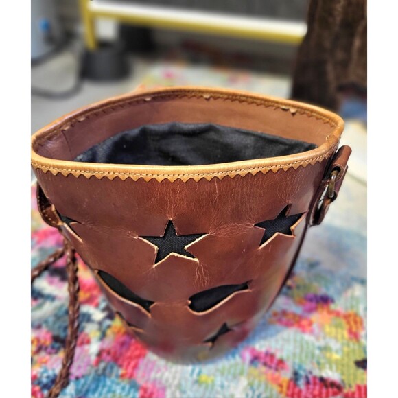 Barneys NY Leather Bucket Crossbody Bag Coastal Boho Designer Fish  Stars Tote - Picture 7 of 16